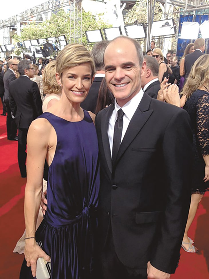 Michael Kelly and his wife Karyn on the red carpet at the Emmy Awards.