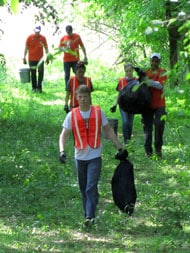 2016 190GGW Volunteers carrying trash bags