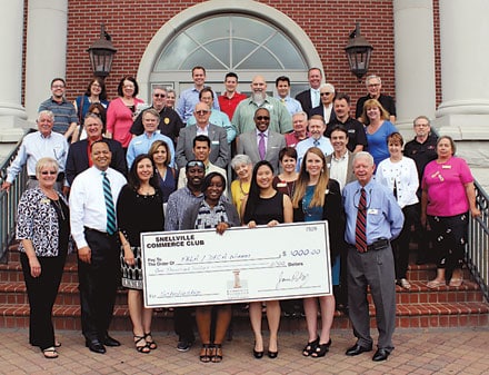 Snellville Commerce Club awards two scholarships