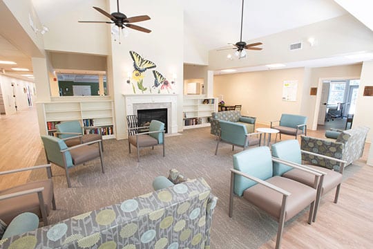 Peachtree Christian Health includes living spaces where participants can socialize while enjoying wellness, therapeutic, and educational activities.