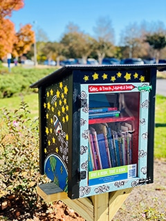 Eastside Medical Center’s G.R.E.A.T. Little Minds Book Exchange was designed by local artist, Cathy Ensing, and depicts the theme of “Books on the Go.”