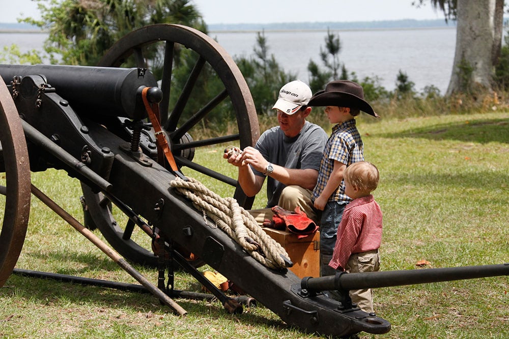 fort mcallister cannon family 1000px
